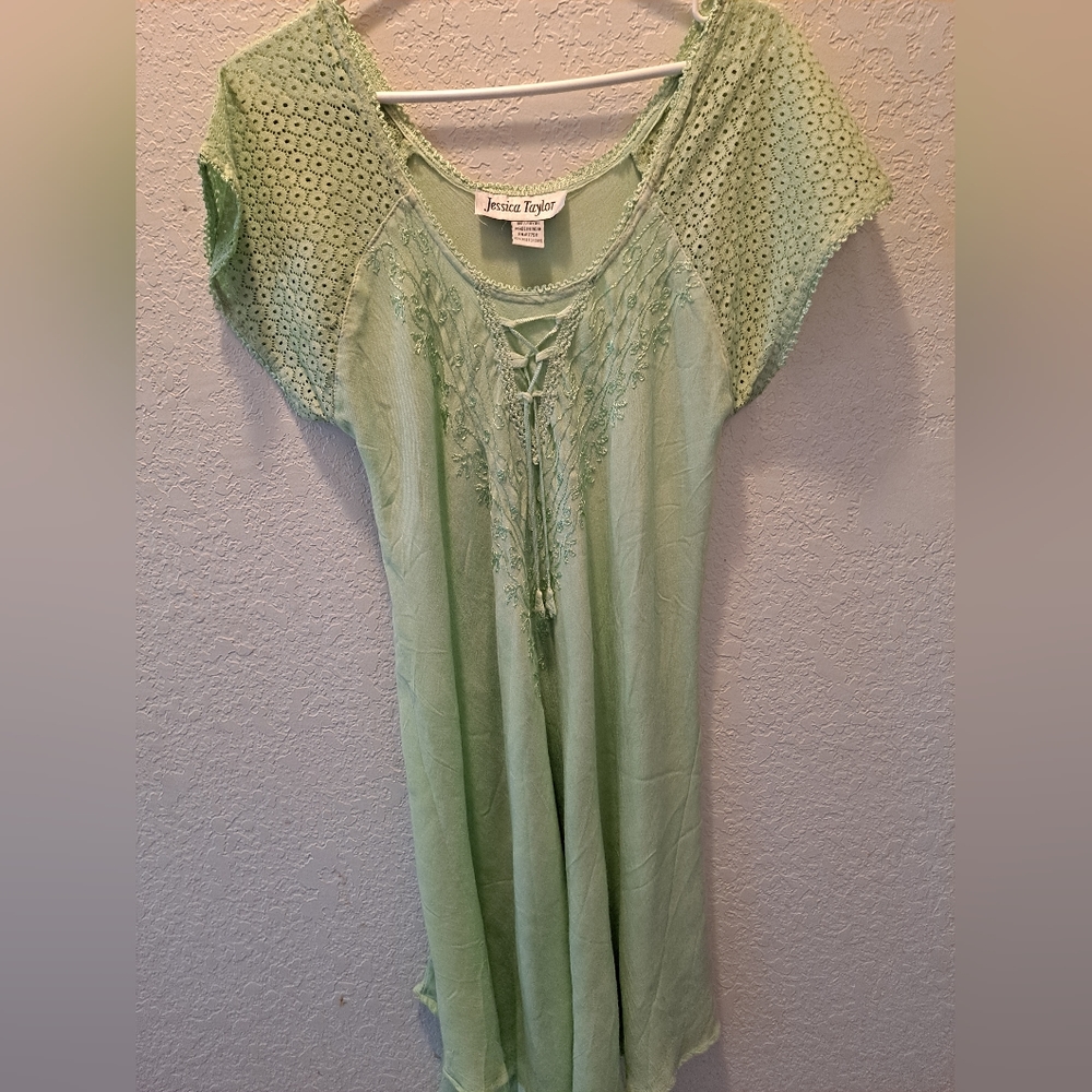 Dresses - Picture 3 of 4